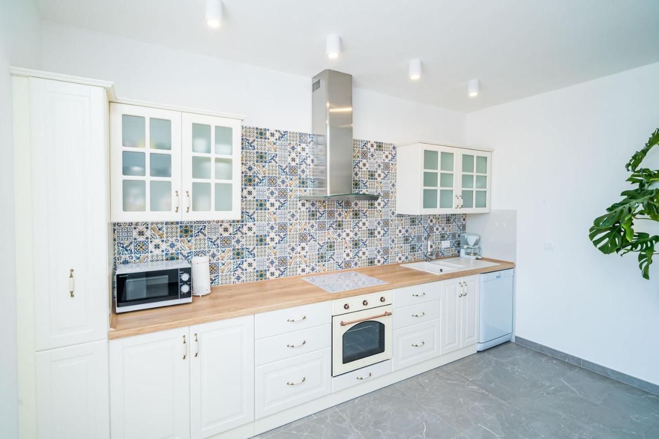 Nona'S Paradise Apartment - Free Parking Затон Екстер'єр фото