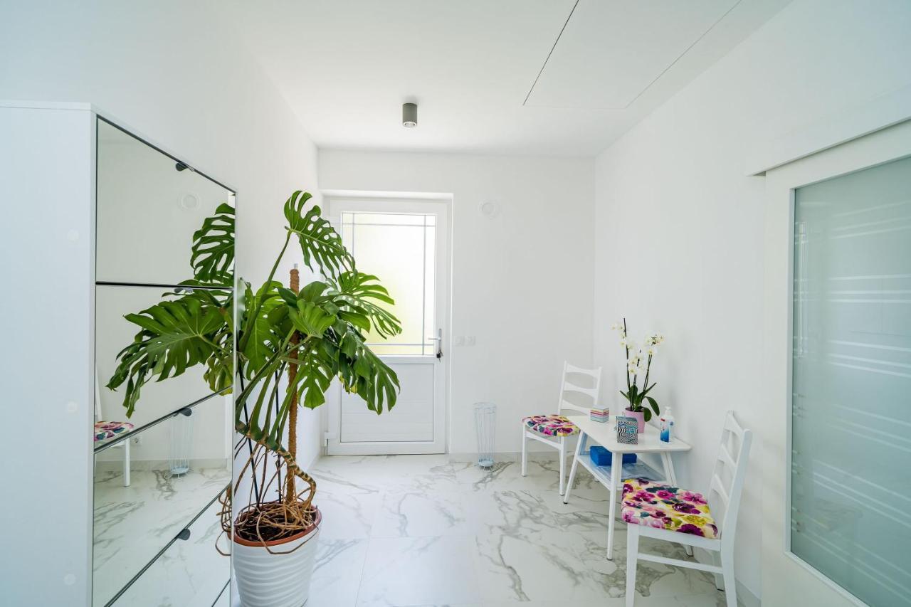 Nona'S Paradise Apartment - Free Parking Затон Екстер'єр фото